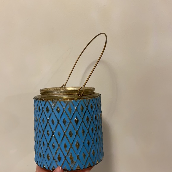 Clear and blue lantern (didn’t come with light) - Picture 3 of 3